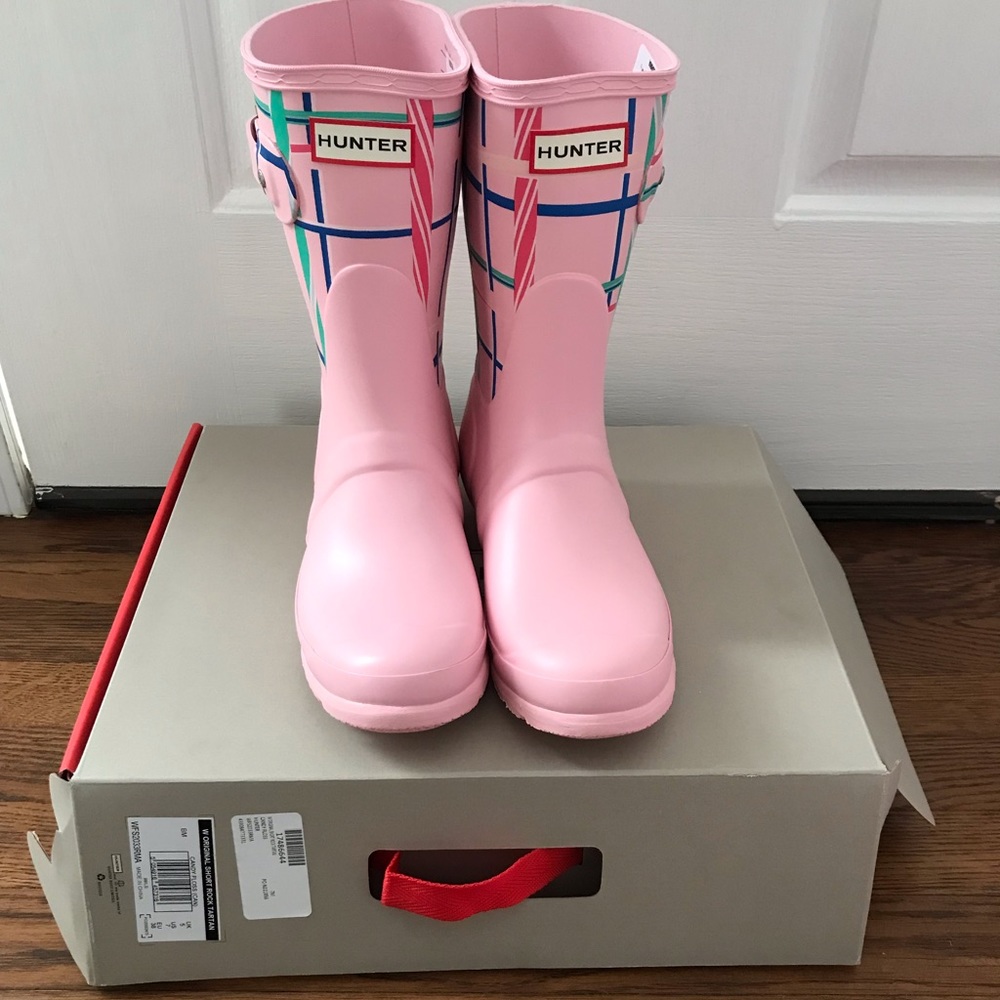 New in box size 7 Hunter Rain Boots